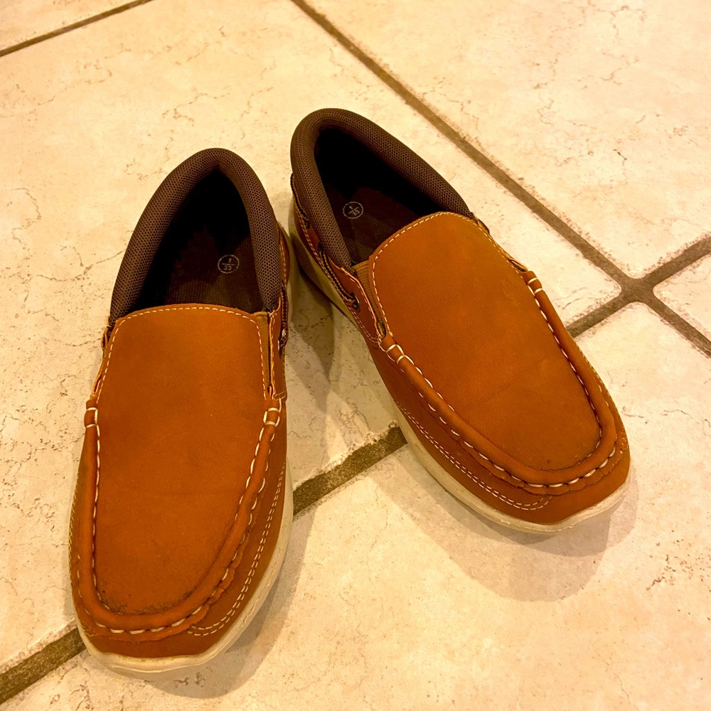 Size 1 Brown Leather slides.  Great for a dressy outfit in the summer!  EUC